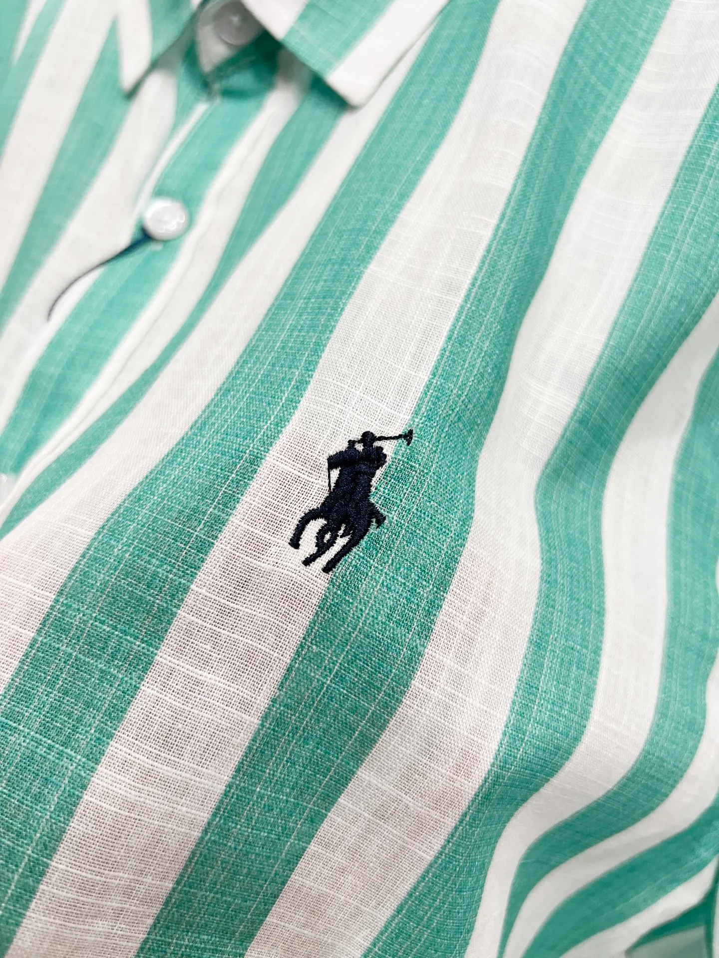🅿️212 Style No.: T54 Ralph Lauren & Ralph Lauren large striped shirt made of slub cotton. Can be used as a sun protection shirt. Color: Green Size: M (110-125 pounds) L (125-140 pounds) XL (140-155 pounds) 2XL (155-170 pounds)